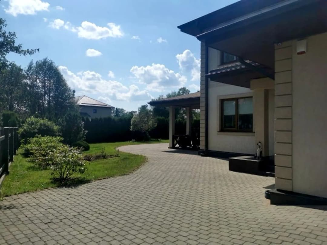 Klasiska stila villa Piņķos. Divstāvu energoefektīva māja ar kopējo platību 255 m2 + 45 m2 — bilde 3