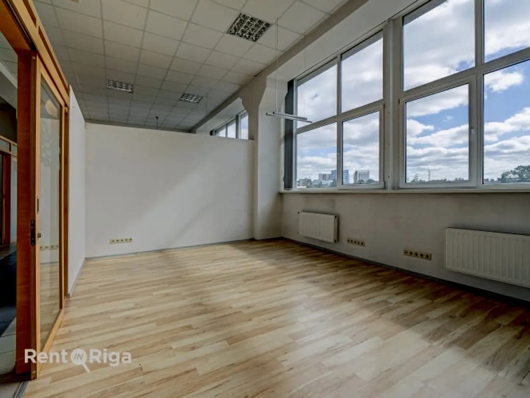 Telpas nomai Brasas tilta rajonā, Tēraudlietuves ielā 22. Piedāvājam plašas un ērtas biroja — vēl bildes