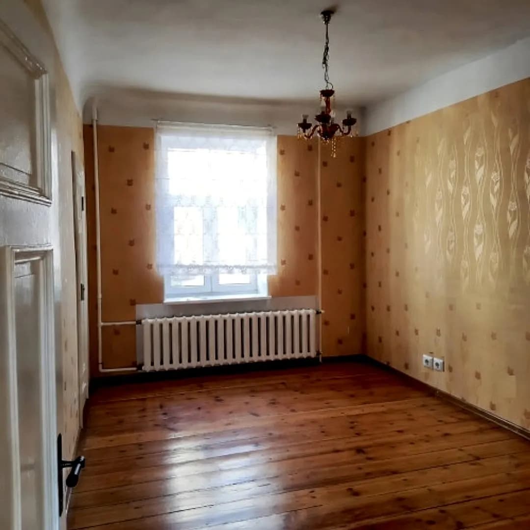 Pārdošanā autentisks trīsistabu dzīvoklis Rīgas centrā, vēsturiskā pirmskara ēkā. — vēl bildes