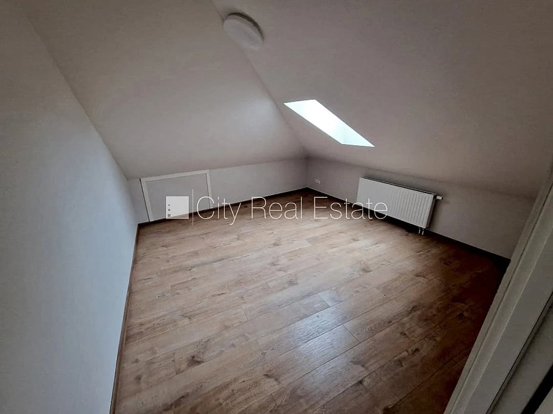 Pagalma ēka, renovēta māja, slēgts pagalms, ieeja no ielas un pagalma, mansards, ir lifts, — vēl bildes
