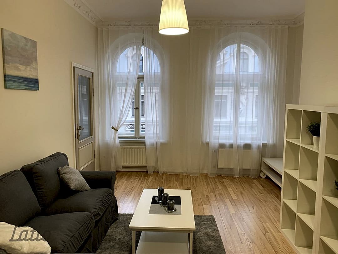 Īrei tiek piedāvāts gaišs, mēbelēts dzīvoklis Rīgas centrā, Kr. Barona un Dzirnavu ielu — bilde 2