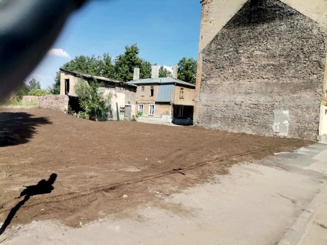 Zemes piedāvājums Rīgas centrā. Piedāvājumā ietilpst: Trīs stāvu noliktava ar kopējo — bilde 2