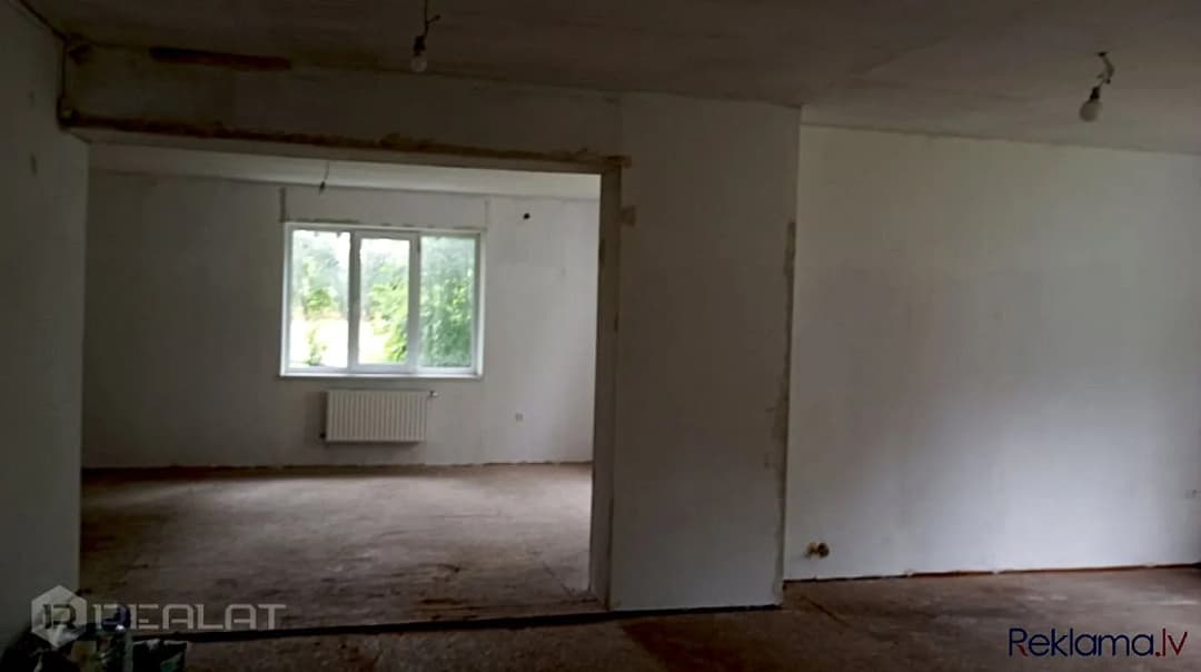 Jaunbūve ar plašām un gaišām telpām, ērtu plānojumu, lieliem logiem un augstiem griestiem. — bilde 3