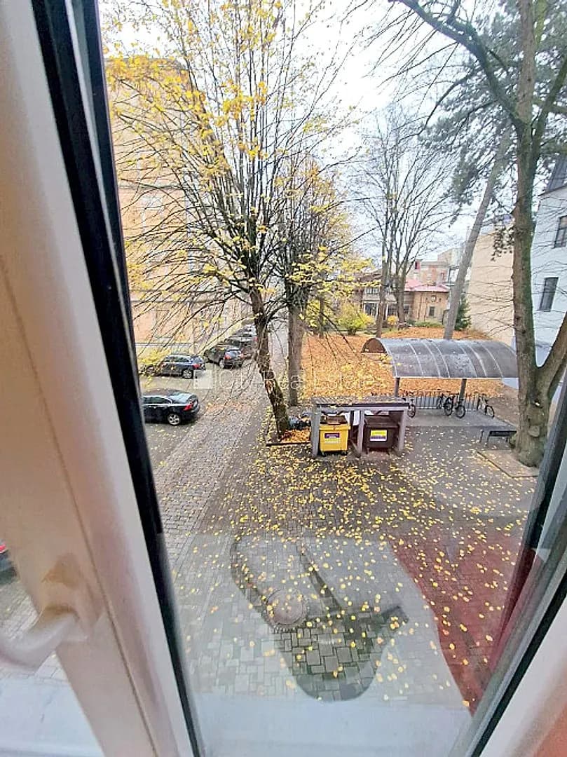 Fasādes māja, renovēta māja, slēgts pagalms, ieeja no ielas, kāpņu telpa pēc kapitālā — vēl bildes