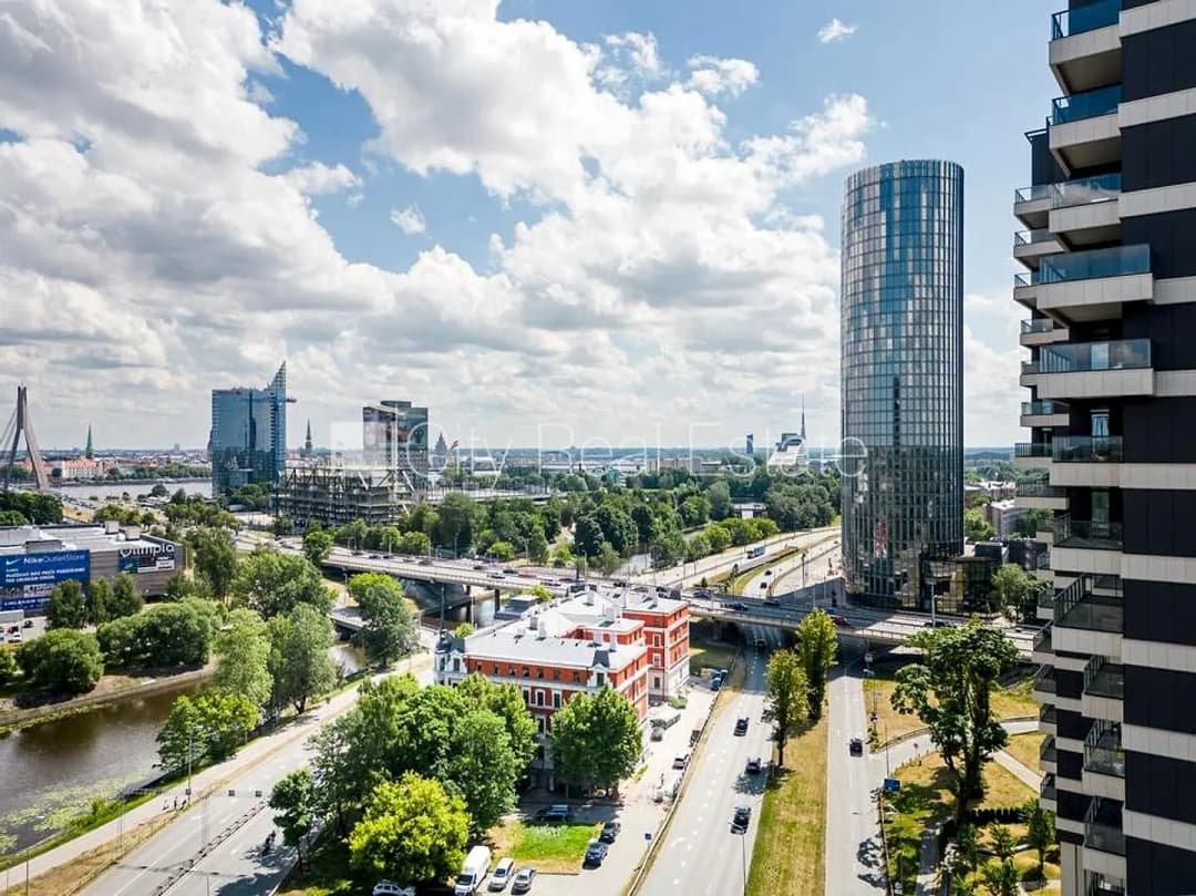 Projekts - Philosophers Residence, labiekārtots apzaļumots pagalms, pazemes autostāvvieta, ir