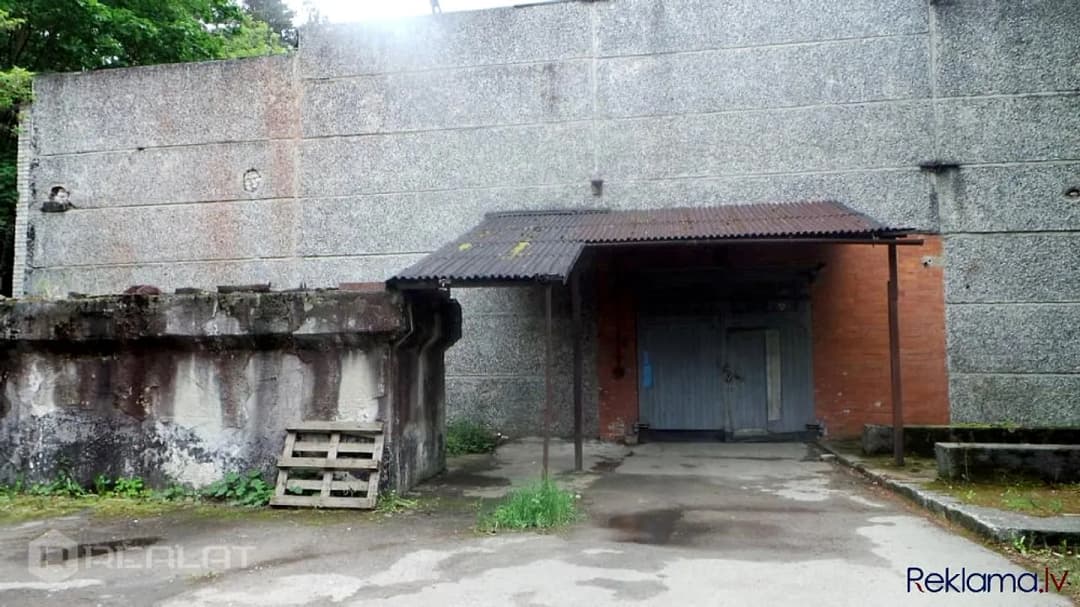 Piedāvājam nomā biroja telpas + Biroja kopējā platība 51,1 m2. + Telpas atrodas ēkas
