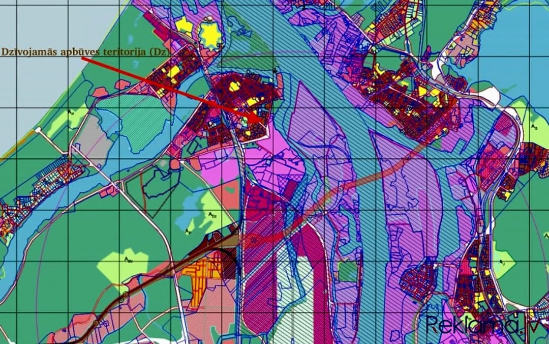 Zemes gabals - Dzīvojamās apbūves teritorija (Dz). Iežogota teritorija 7378m2 ar savu — vēl bildes