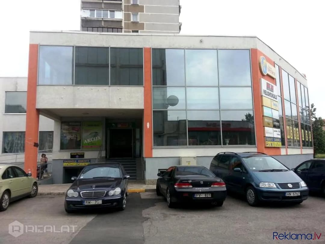 Naudas plūsmas Tirdzniecības centrs, kas atrodas Pļavniekos, piedāvā plašas iespējas — vēl bildes