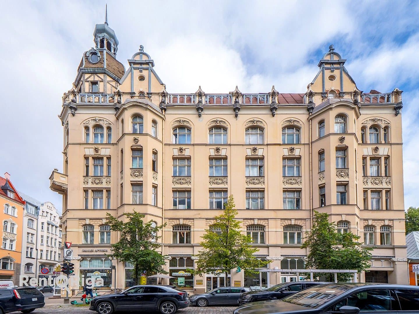 Brīvības 68, Centrs