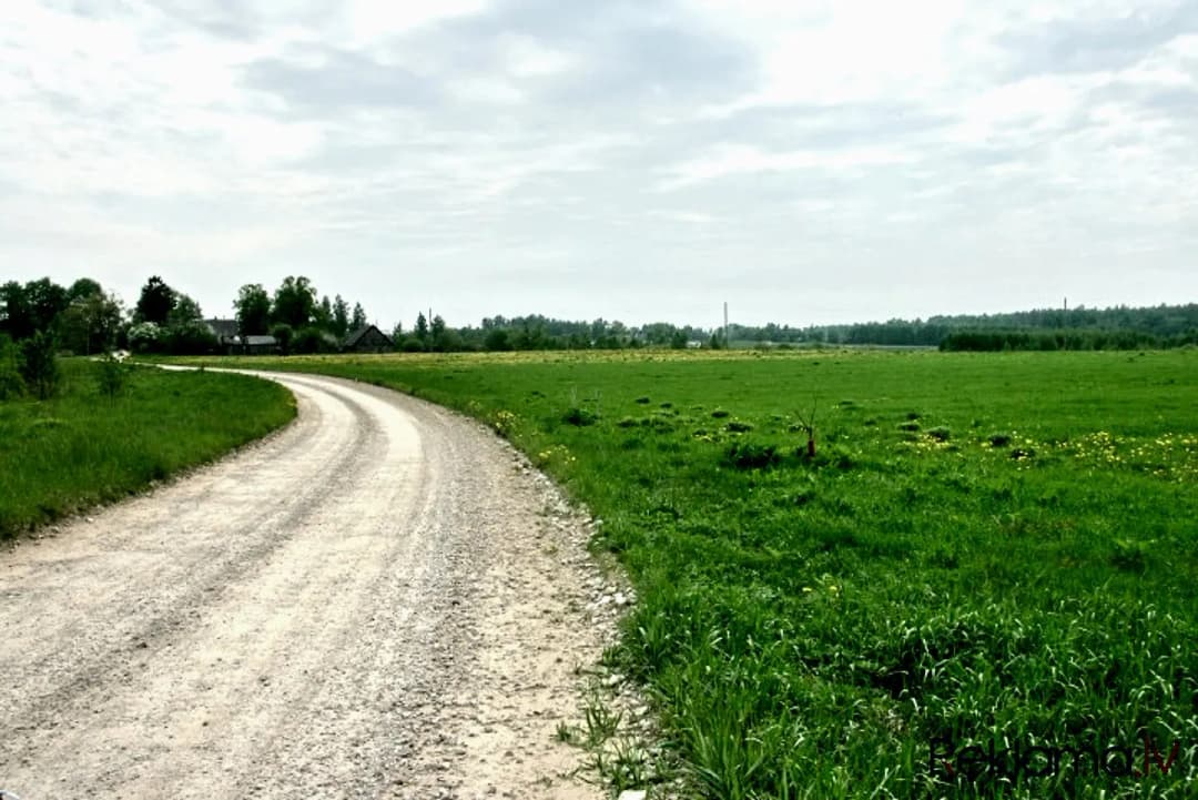 Pārdod zemi rūpnieciskās apbūves teritorijā (R2). Īpašums atrodas Bauskas rajonā - — bilde 2