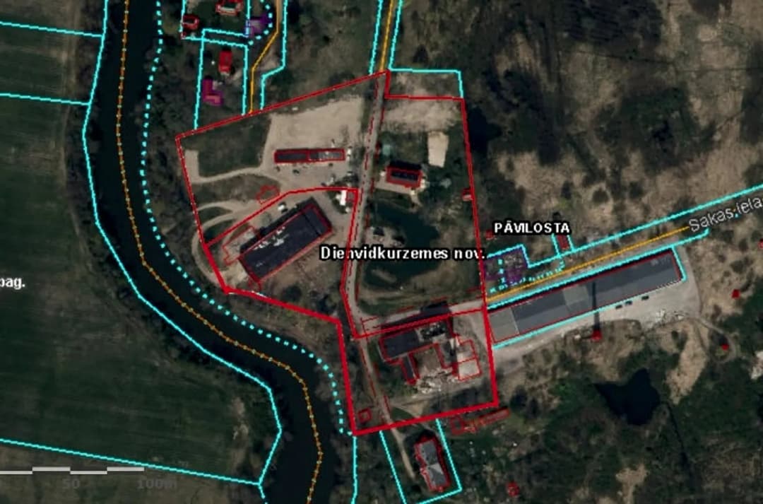 Pārdod bijušo Pāvilostas Spirta rūpnīcu Sakas upes krastā. Zeme 3,3 ha ar vairākām ēkām — bilde 2