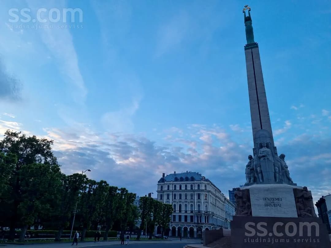 4 istabu dzīvoklis — Brīvības 19
