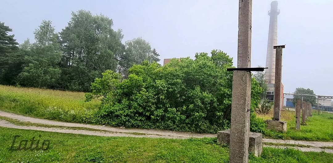 Pavisam tuvu jūrai pardod plašu īpašumu, kas sastāv no 2 zemes gabaliem (0,55 un 0,3855 ha) un — bilde 2