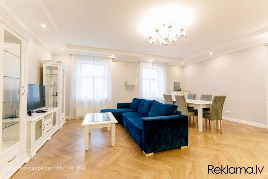 Piedāvājam ekskluzīvus, mēbelētus trīs istabu apartamentus Rīgas centrā, jaunā — bilde 3