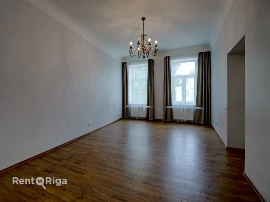 Piedāvājam ilgtermiņa īrei gaišu 3 istabu dzīvokli Āgenskalnā - vieta, kur pilsētas