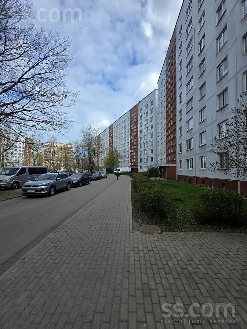 Divistabu dzīvoklis — Eizenšteina 77