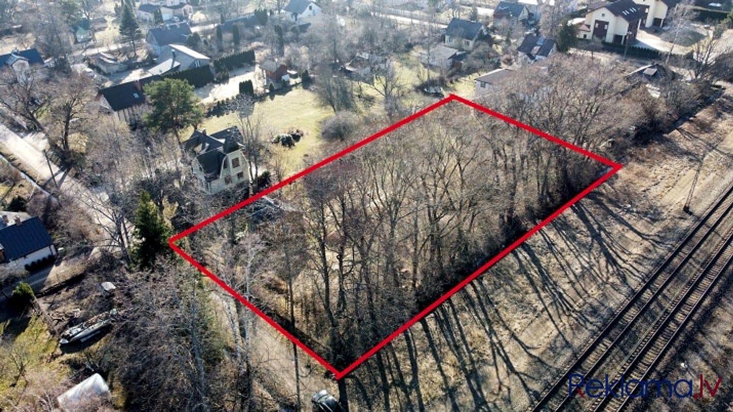 Plašs zemes gabals 2175 m2 platībā privātmāju rajonā Mellužos. Līdz jūrai 7 minūtes — bilde 2