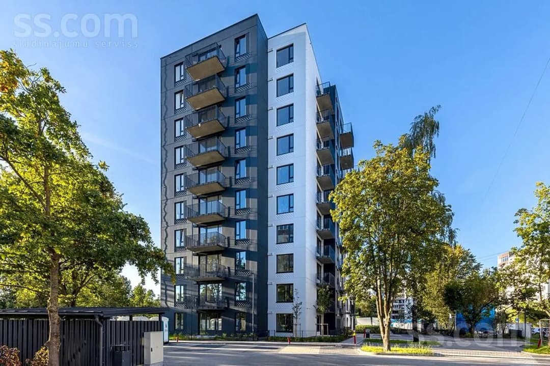 4 istabu dzīvoklis — Eizenšteina 47a