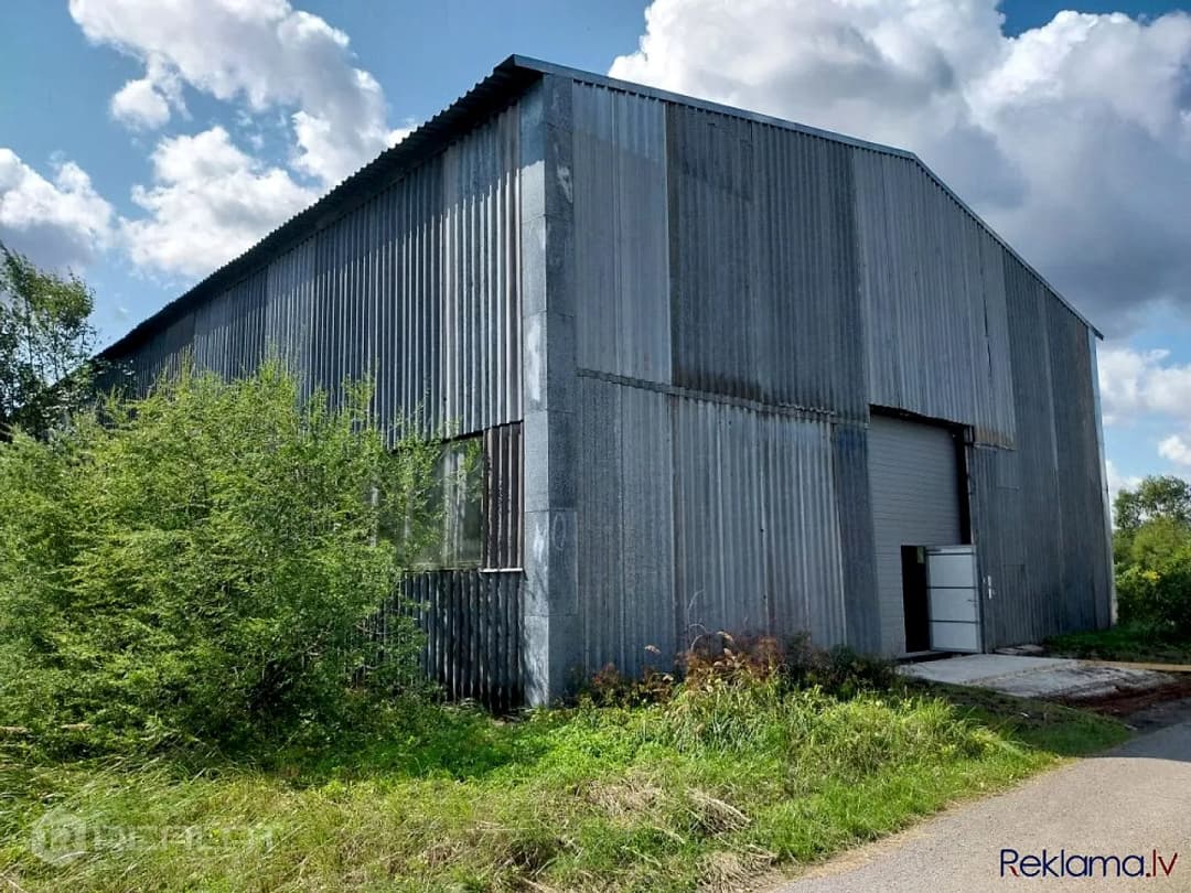 Iznomā noliktavas /ražošanas telpas 1000 m2. platībā + Angārs ir caurbraucams + Telpas nav — vēl bildes