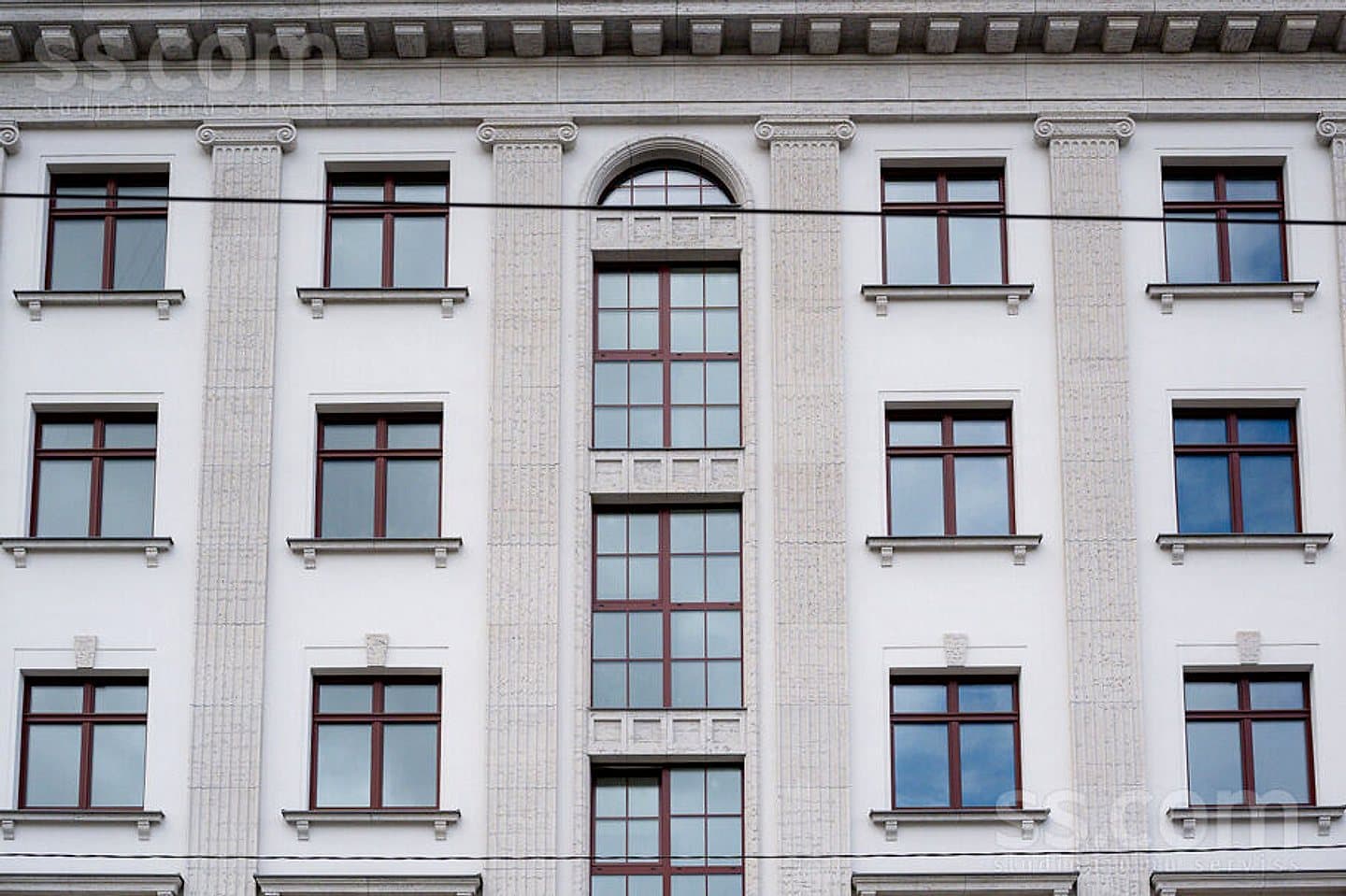 Trīsistabu dzīvoklis — Pulkv. Brieža 15