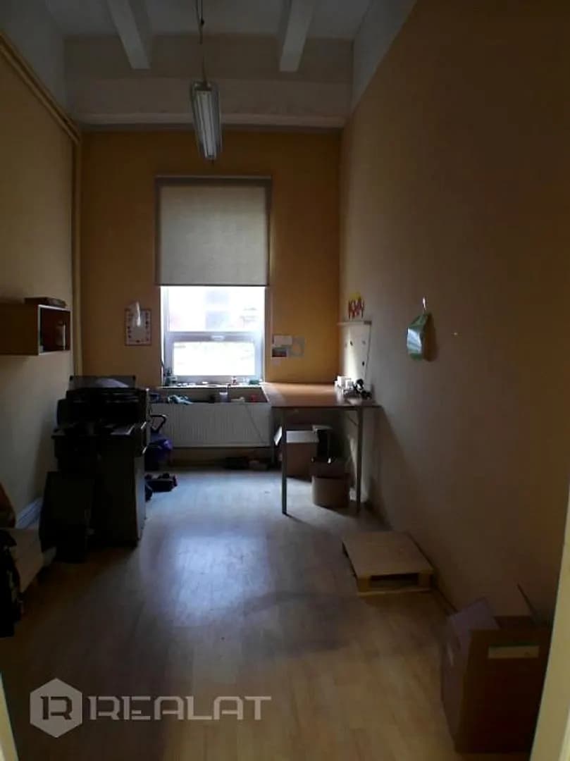 Iznomā biroja telpas Braslas biznesa centrā 220 m2. platībā. Telpas ir atvērta tipa (viena — bilde 2