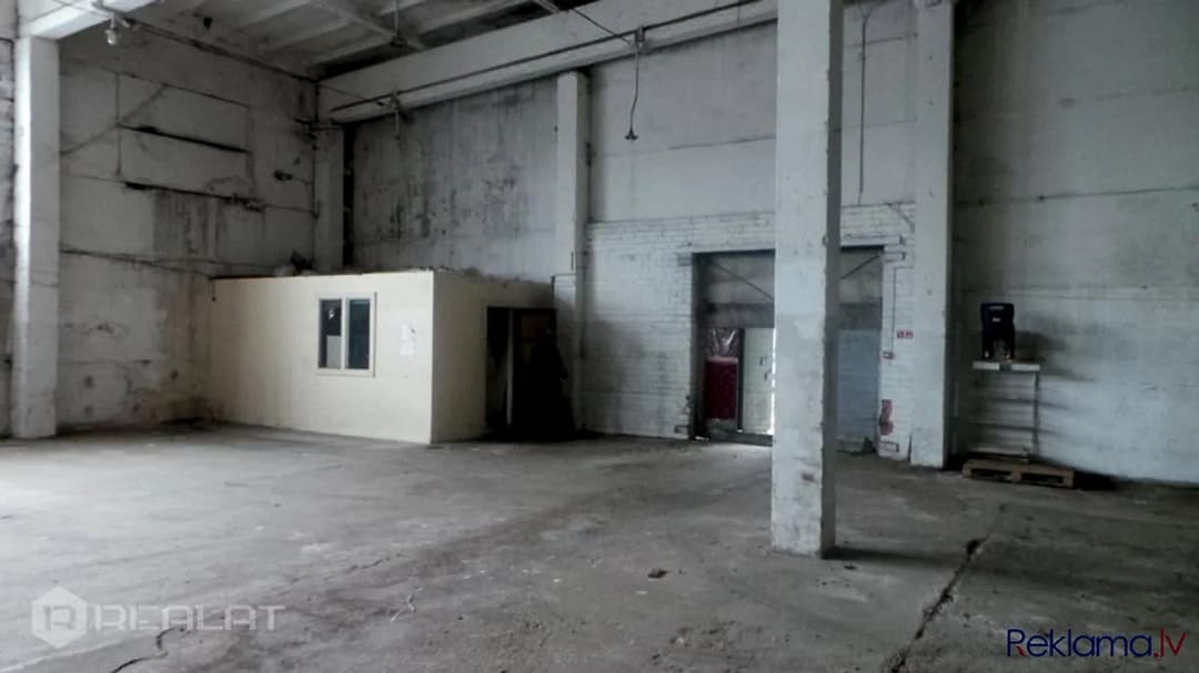 Piedāvājam nomā biroja telpas + Biroja kopējā platība 51,1 m2. + Telpas atrodas ēkas — vēl bildes