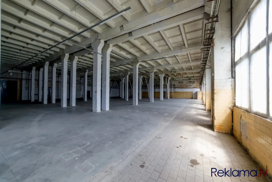 Noliktavas vai ražošanas telpas 2.stāvā ar kravas liftu. 1 liela neremontēta noliktavas telpa — bilde 4