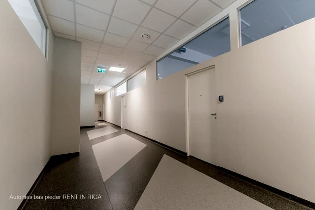 Svaigas telpas ar izlietni renovētā būvē Juglā, Brīvības gatvē 403. Telpas var pielāgot — bilde 3