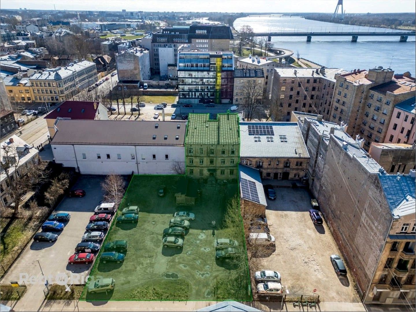 Kārļa Milenbaha 6, Centrs