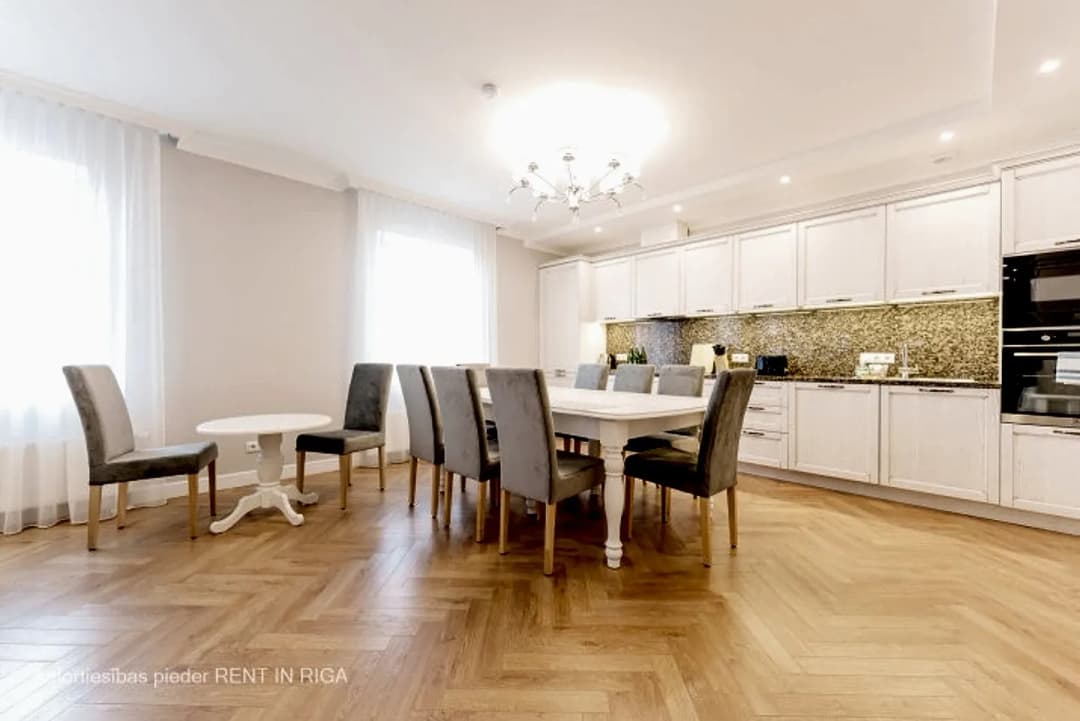 Piedāvājam iegādāties ekskluzīvus 3-istabu apartamentus Rīgas centrā, jaunā rekonstruētā — bilde 3