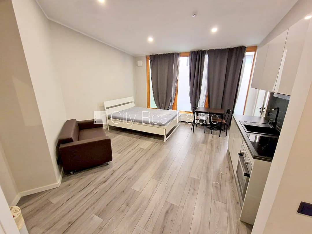 Renovēta māja, labiekārtots apzaļumots pagalms, iežogota teritorija, terase, veranda,