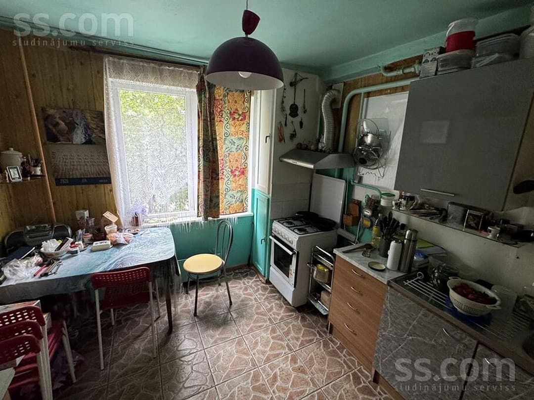 Trīsistabu dzīvoklis — Jūrmalas g. 93 — vēl bildes