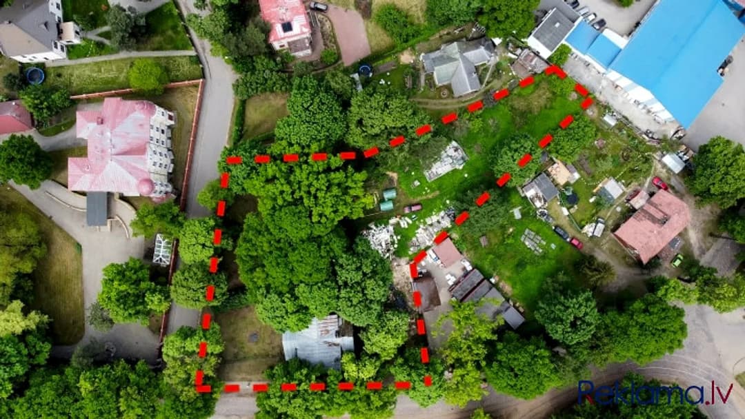 Tiek pārdots plašs zemes gabals ar piecu dzīvokļu ēku uz tā. + Jaukta apbūve ar dzīvojamo — bilde 2