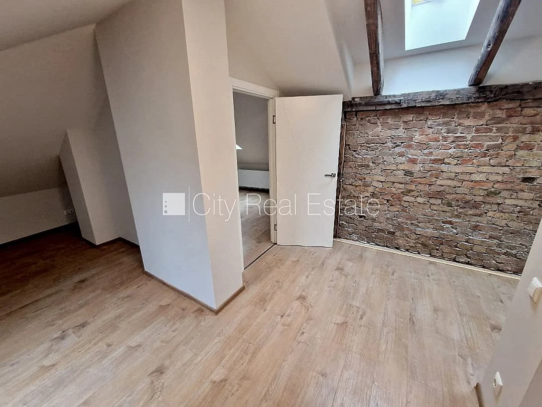 Pagalma ēka, renovēta māja, slēgts pagalms, ieeja no ielas un pagalma, mansards, ir lifts, — bilde 4