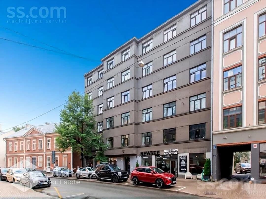 4 istabu dzīvoklis — Avotu 10