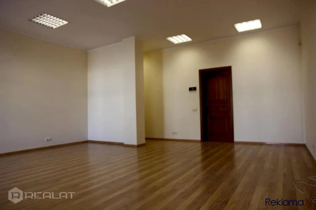 Pašā Vecrīgas sirdī iznomā plašas, skaistas biroja telpas! Liela konforenču zāle! Ielas — bilde 3