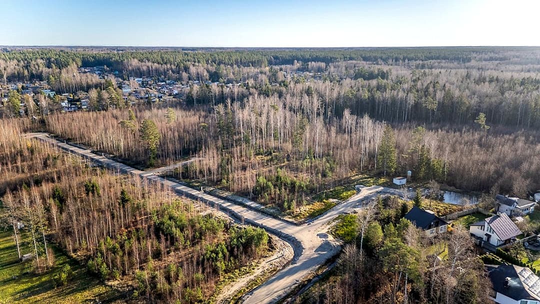 Ziemeļvidzemes biosfēras rezervāta teritorijā, tikai 58 km attālumā no Rīgas centra un 900