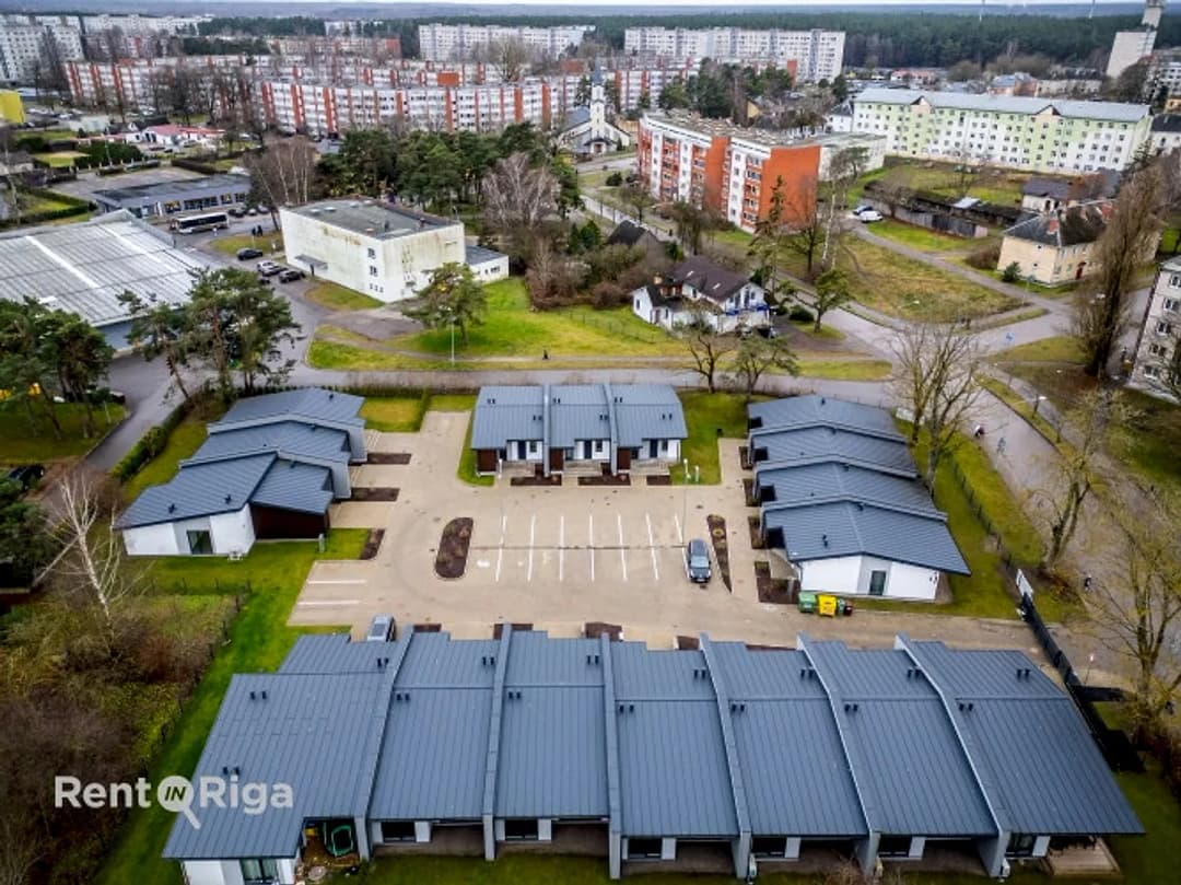 Īre vai īre ar izpirkuma tiesībām! Moderna rindu māja privātā, slēgtā dzīvojamo māju