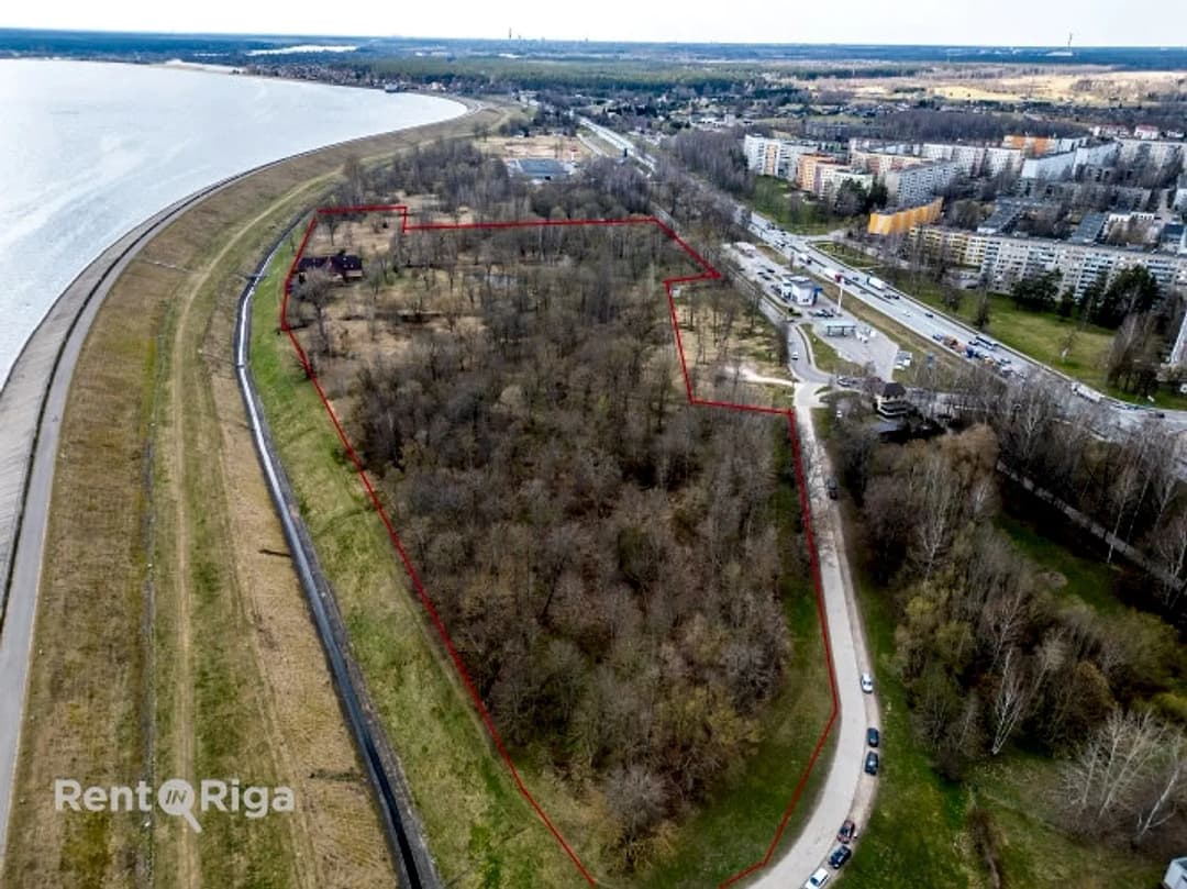 Pārdod trīsstāvu privātmāju Salaspilī ar 8.3 ha zemi. Zeme ir sadalīta 4 zemes gabalos: - — bilde 4