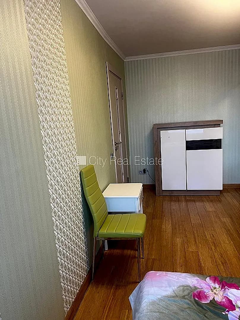 Fasādes māja, viena istaba izolēta, virtuve 6 m2, mainīti radiatori, centrālā apkure, — bilde 2