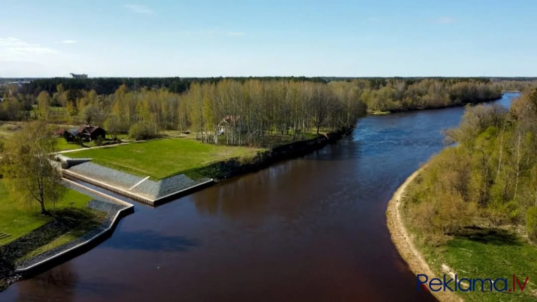 Apbūves gabals ainaviskā vietā blakus Gaujas upei ar savu individuālu kanālu, kurš ietek — bilde 2