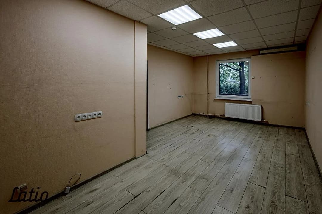 Pārdošanā 1-istabas dzīvoklis ar plašu lodžiju Jelgavā, klusā un ērtā apkaimē.
Lieliska