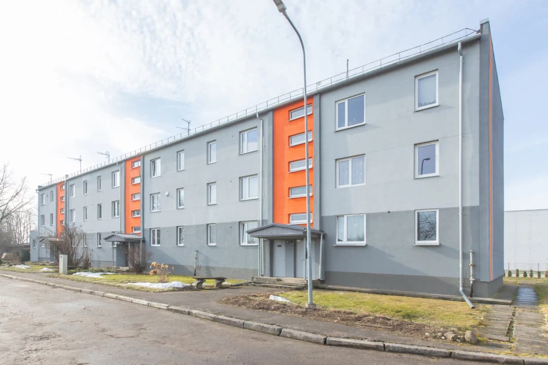 Trīsistabu dzīvoklis — Dobeles nov.