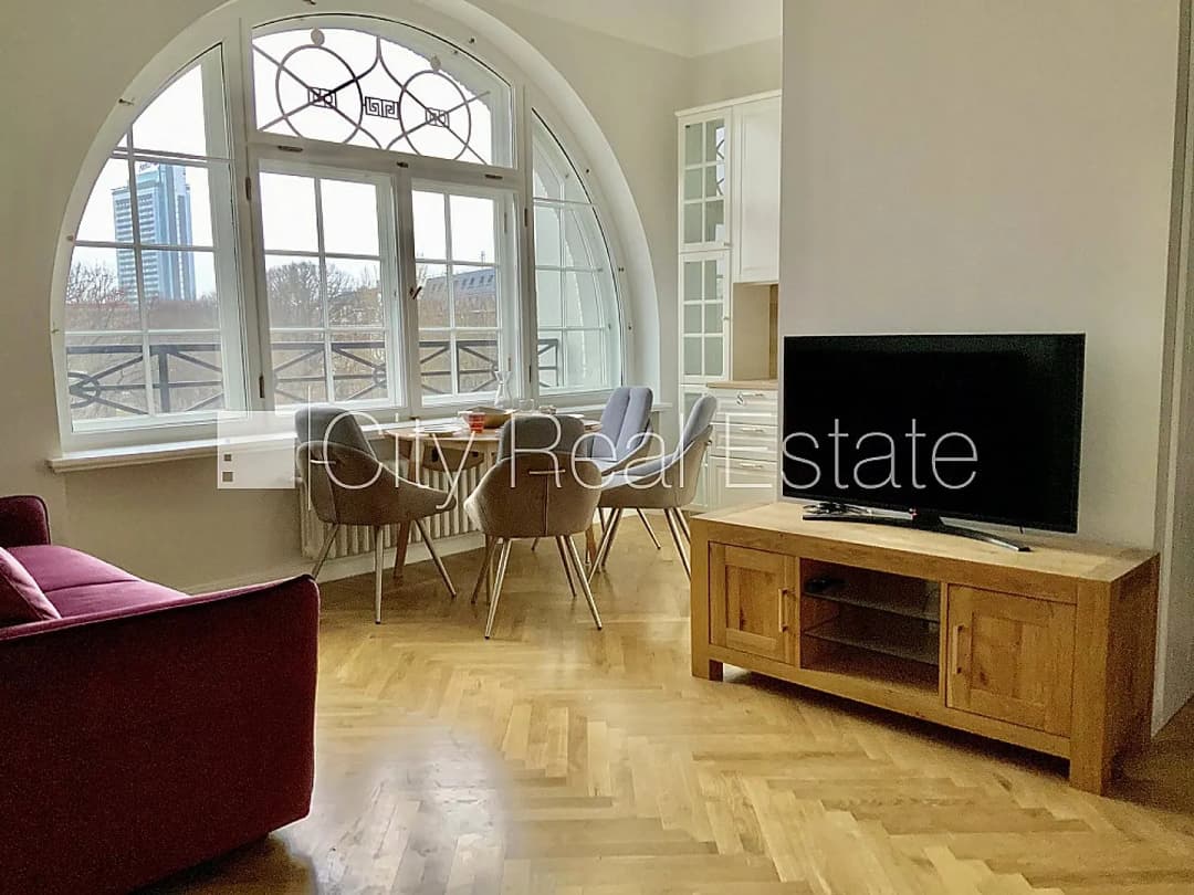 Fasādes māja, renovēta māja, labiekārtota apzaļumota teritorija, luksuss apartamenti , ir — bilde 4