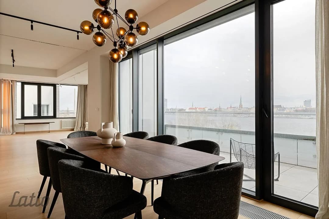 Penthouse dzīvoklis Klīversalā ar izcilu skatu uz Daugavu un Vecrīgu
Pārdošanā ekskluzīvs