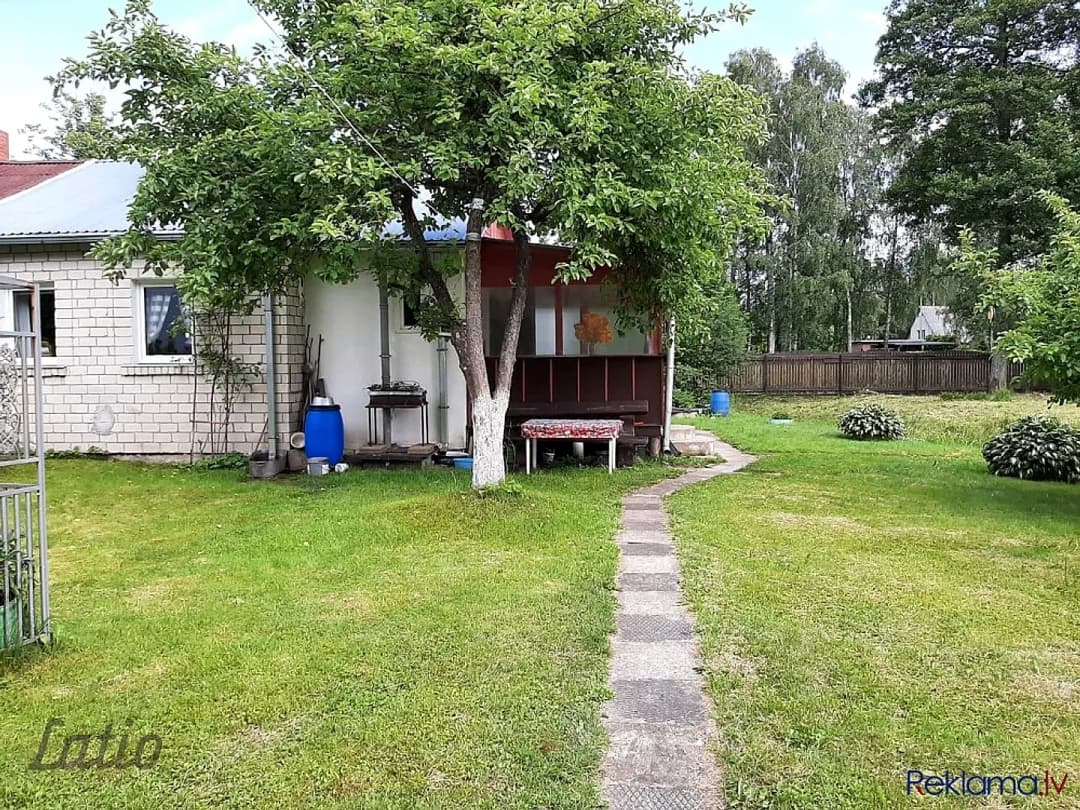 Pārdod dvīņumājas daļu. Māja ar visām ērtībām; apdzīvojama visu gadu. 
Īpašums — bilde 2
