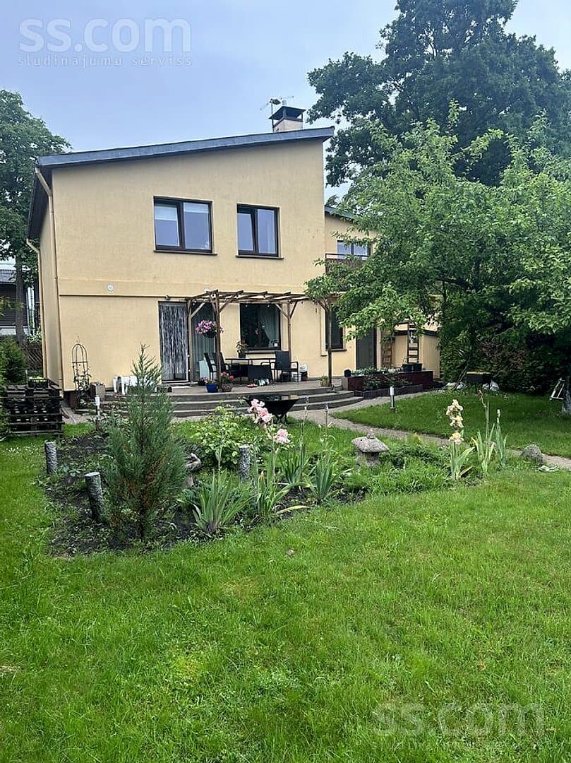 Māja — Zemeņu