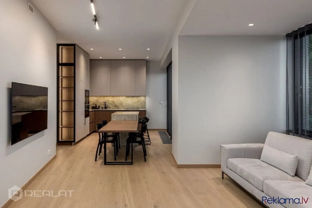Tiek piedāvāts jauns 3-istabu penthouse dzīvoklis ar terasi projektā Hoffmann Rezidence. Ēka — bilde 3