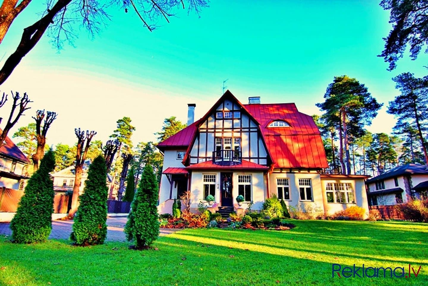 Šī villa ir viena no retajām pērlēm, kas atspoguļo Mežaparka aristokrātiskās pagātnes