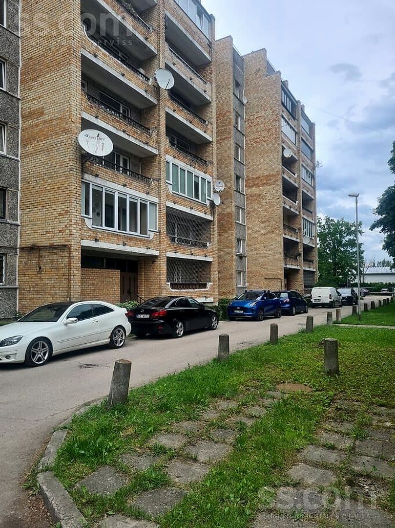 5 istabu dzīvoklis — Ropažu 49